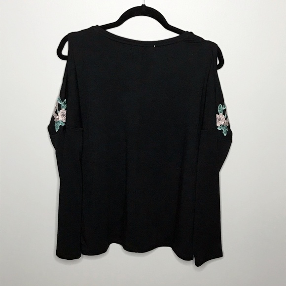 Cold Shoulder Floral Appliqué Top - Picture 3 of 5
